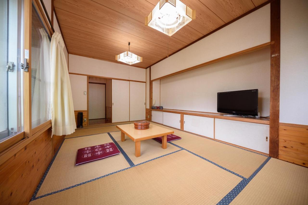 Hotel Minshuku Tsutaya Yufu Exterior foto