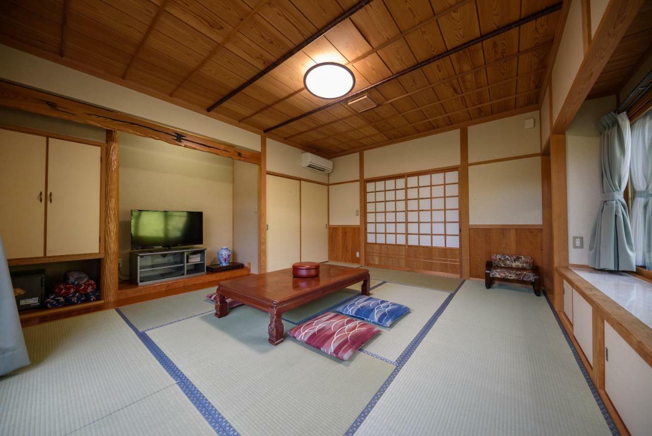 Hotel Minshuku Tsutaya Yufu Exterior foto